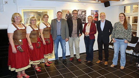 Vorstand des Heimatvereins, Pavla Brandsch und Marketenderinnen